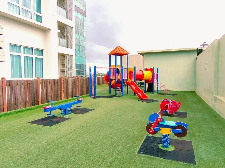 Ksl Mall D'esplanade 10min To Ciq, Near To Legoland Apartment *